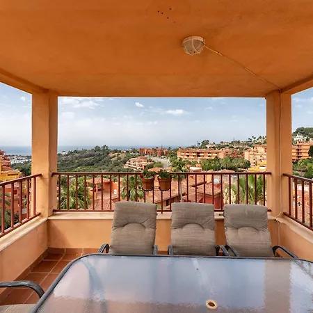 Sea View Penthouse In La Reserva De 마르베야